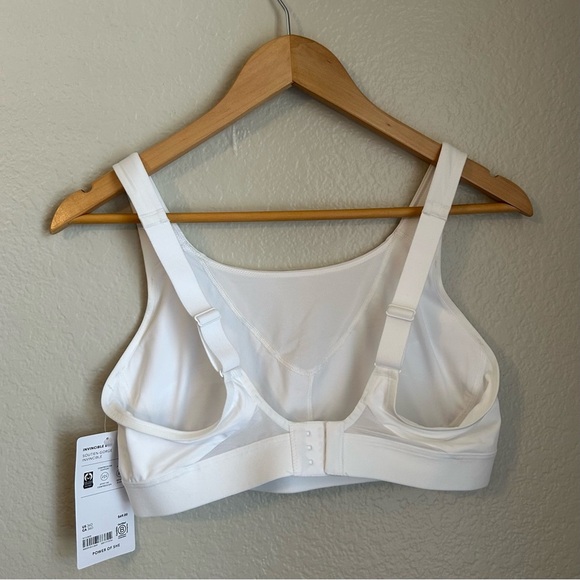 NWT, Athleta Women’s Invincible Lightweight Sports Bra in Bright White, Size 36D - Picture 6 of 12